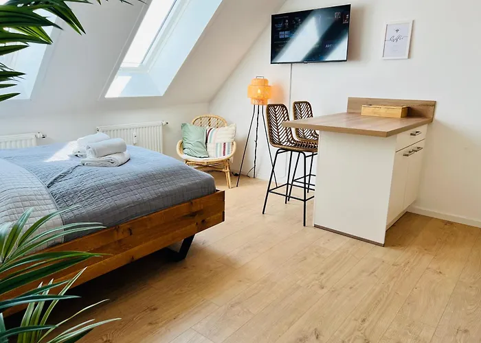 Cozy Apartment For 2 Near Mering Train Station
