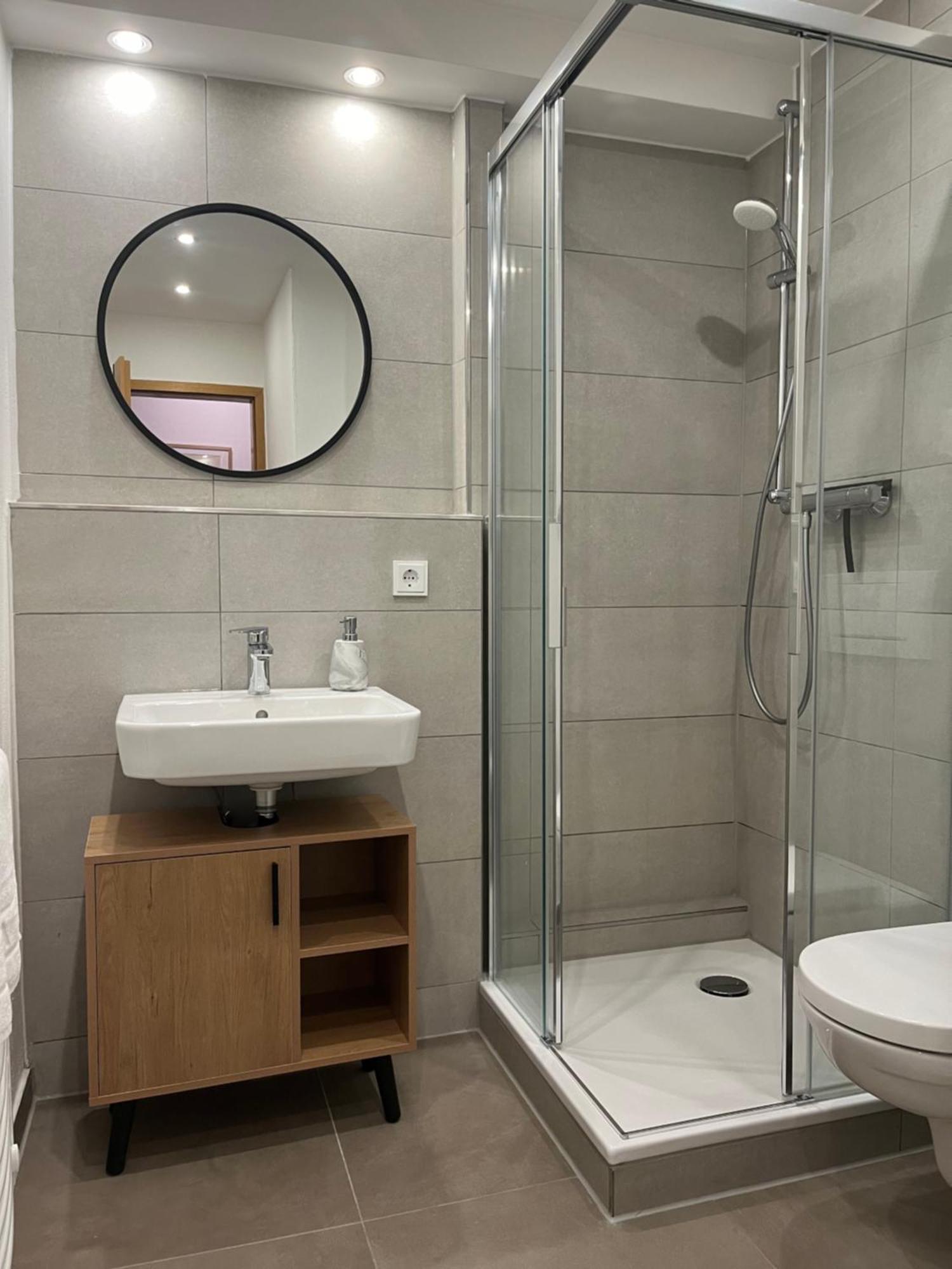 Cozy For 2 Near Train Station Apartment Mering