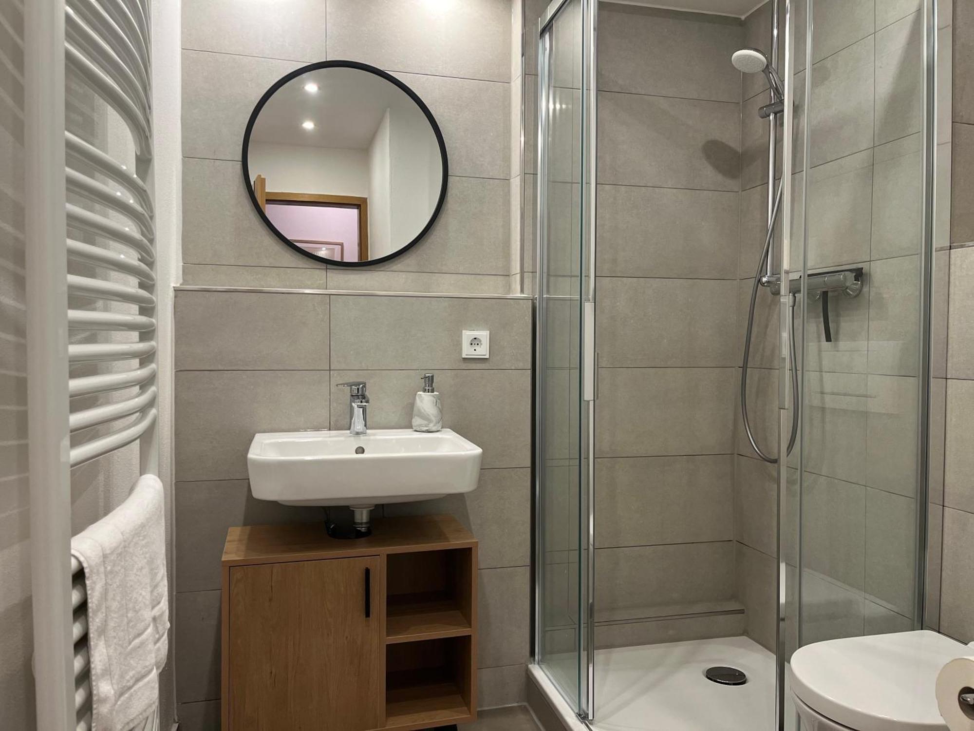 Apartment Cozy For 2 Near Train Station *